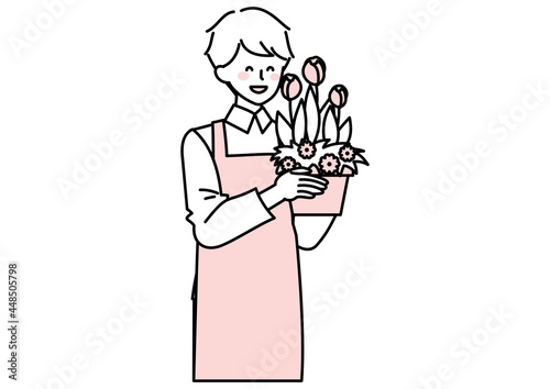 鉢植えの花を持つ男性店員
