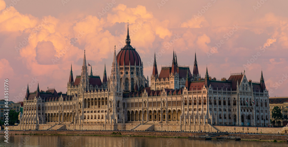Fototapeta premium Parliament in Budapest at sunset, Hungary