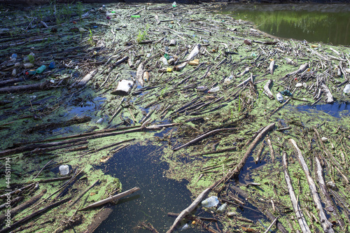śmieci i zanieczyszczenie Rzeki