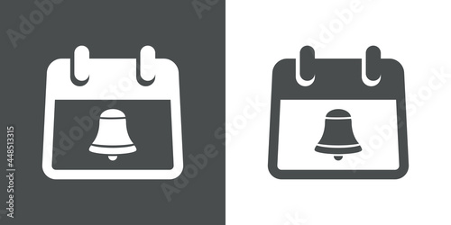 Icono plano con calendario con campana en fondo gris y fondo blanco