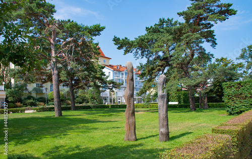 Bäderarchitektur Zinnowitz,   Historische Gebäude auf der Insel Usedom an der Ostsee, Ostseebad, Ostseeküste gedeihen Kiefernbäume, Postkarten Landschaft  photo