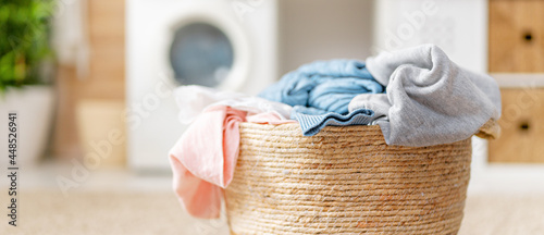 Cuadro en lienzo clothes in the basket