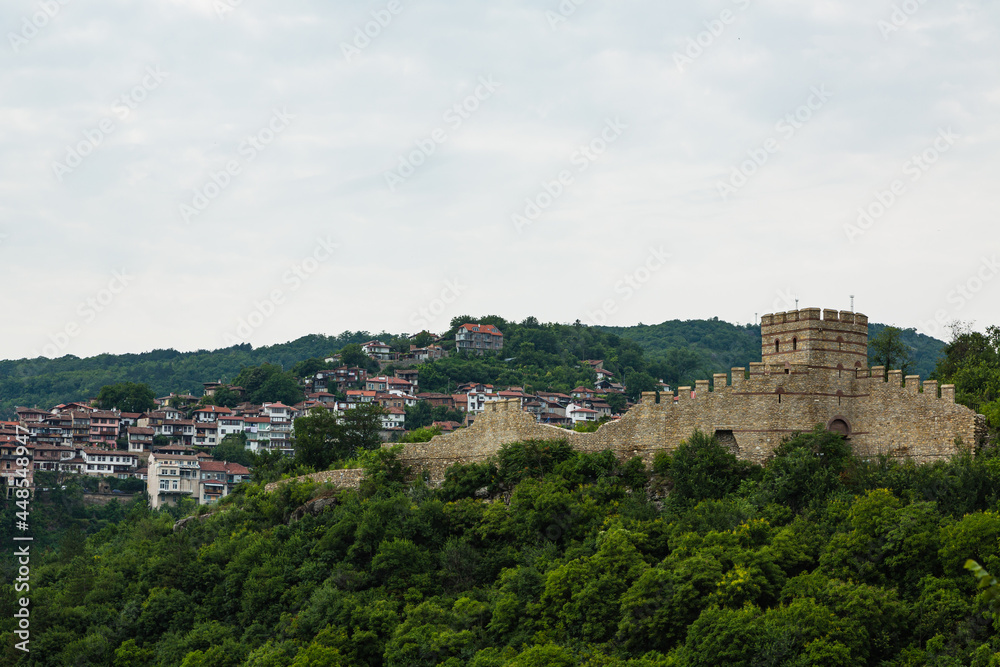 ブルガリア　ヴェリコ・タルノヴォのツァレヴェッツ要塞と街並み