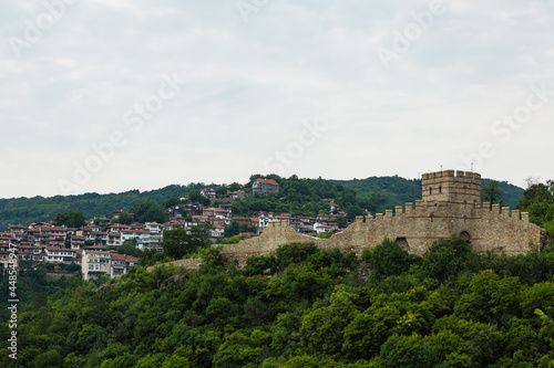 ブルガリア ヴェリコ・タルノヴォのツァレヴェッツ要塞と街並み