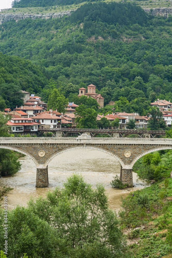 ブルガリア　ヴェリコ・タルノヴォのヤントラ川沿いの風景