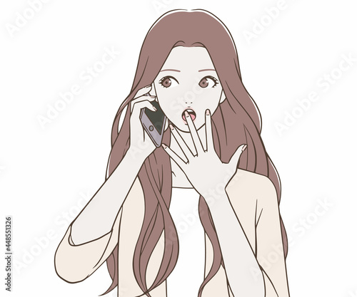 スマートフォンを持ち、驚く女性
