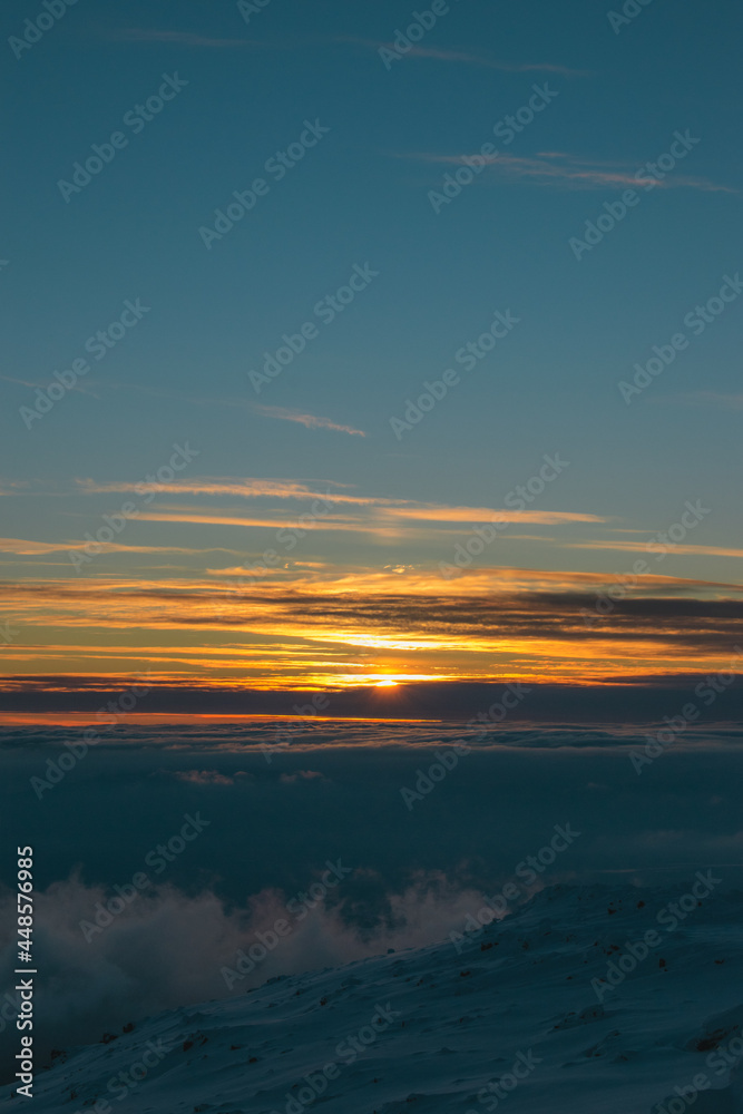 Naklejka premium sunset over the mountains