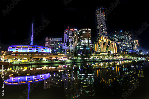 MELBOURNE BY NIGHT © Danny
