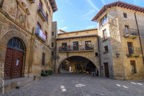 street of sos del rey catolico medieval town, Spain © jon_chica