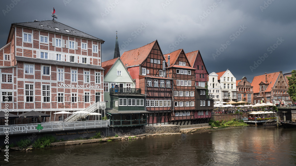 Ilmenau Hafen Hansestadt Lüneburg wolkig HD Format