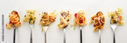 Obraz  z motywem Cutlery with various tasty pasta