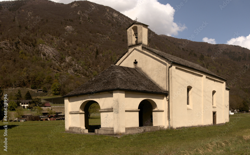 Fototapeta premium Chapel in the Italian part of the Swiss canton of Grisons
