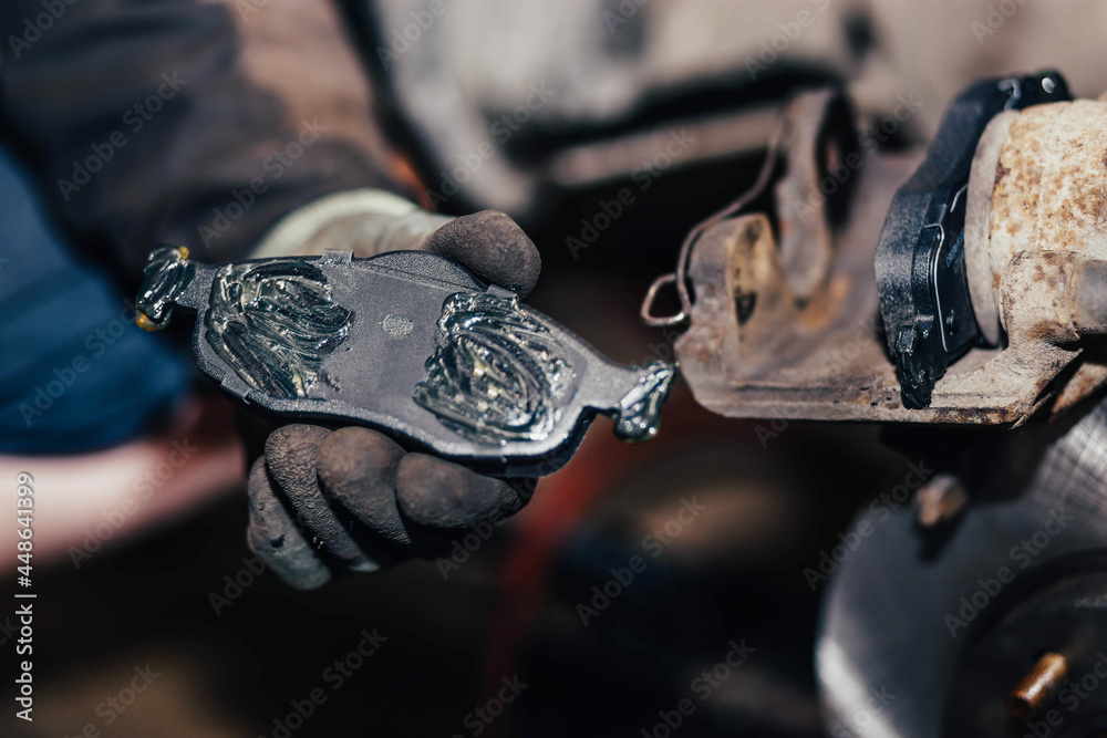 anti-squeak grease lubrication of brake pads anti-squeak grease lubrication of brake pads