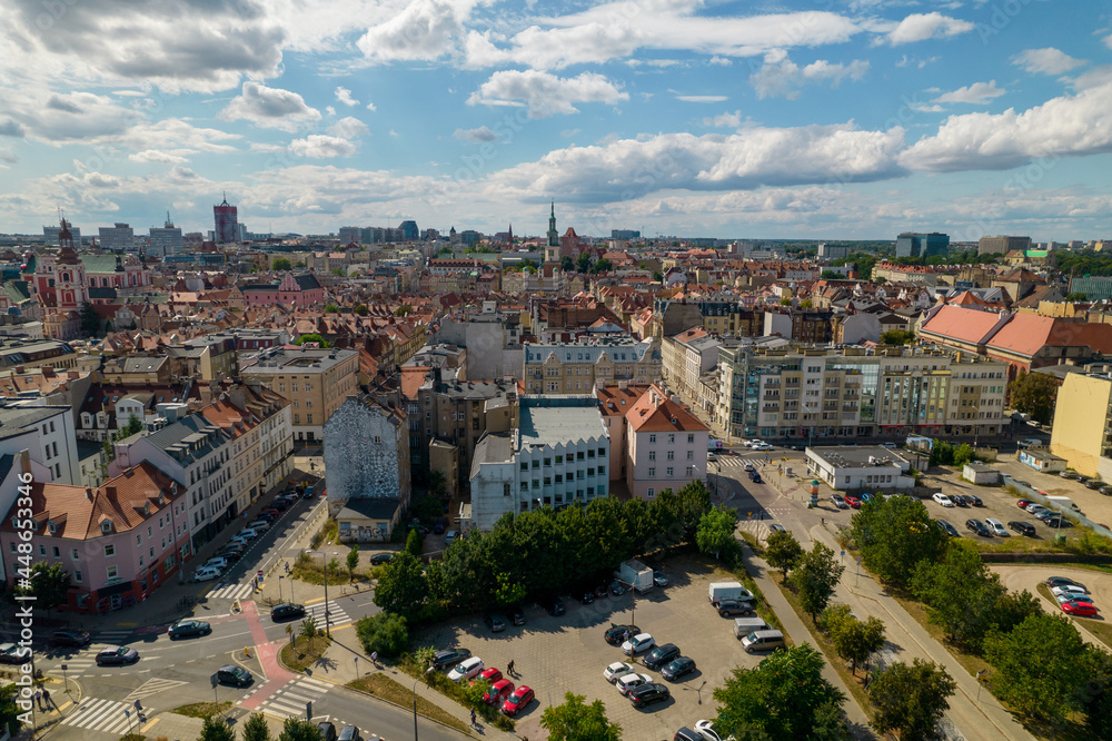 Poznan, Polish city during the day. The sun, the old town, the streets of Poznań, the Warta River and bridges over the river. - obrazy, fototapety, plakaty 