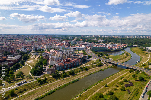Poznan, Polish city during the day. The sun, the old town, the streets of Poznań, the Warta River and bridges over the river. © Olivier Uchmanski