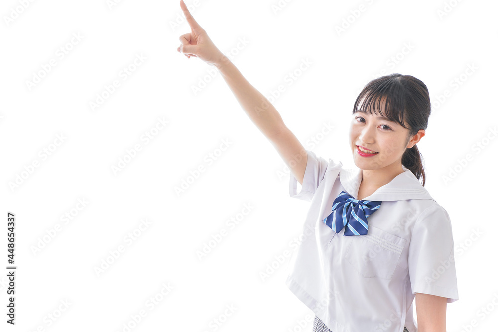 チューブトップを着た若い女性