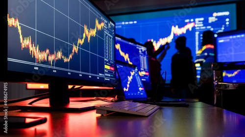 Quadro su tela Close up shot of financial analysis graph chart stock exchange bitcoin cryptocur