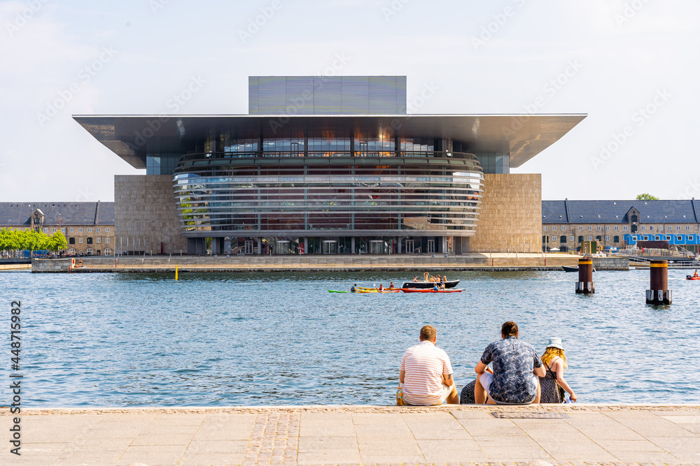 Obraz na płótnie Tourists enjoying the view of the Royal opera house in Copenhagen, Denmark w salonie