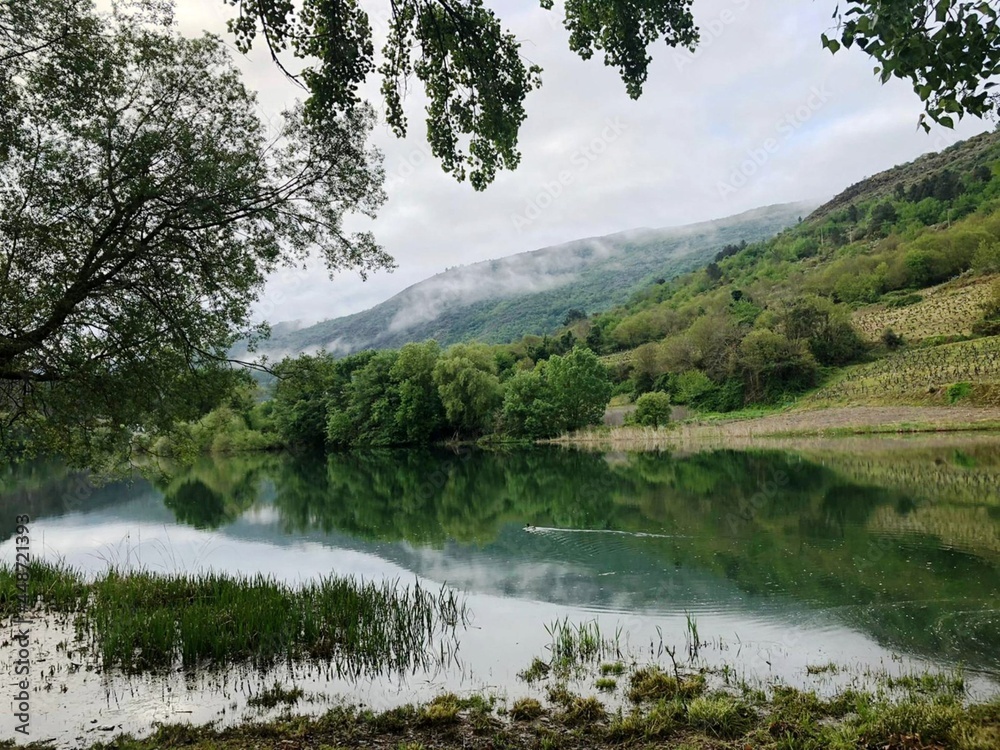 Laguna en un paraje de Galicia