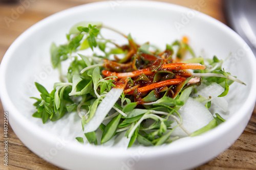 Fresh and refreshing green-yellow vegetable salad to purify the body