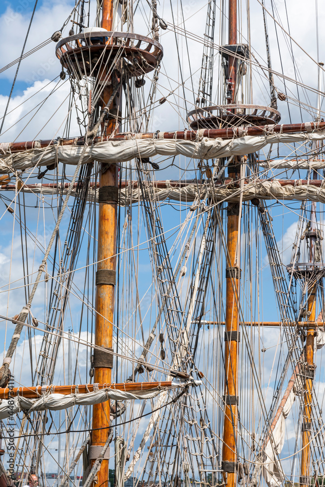 Obraz premium Otaklowanie żaglowca Standart