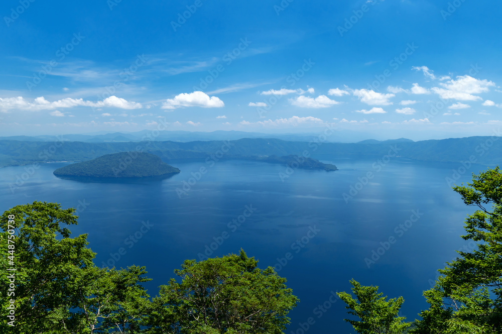 【青森県十和田湖】御鼻部山から眺める十和田湖全景は開放的な大パノラマ