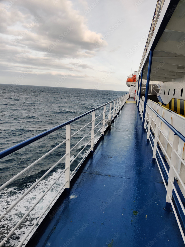 Obraz premium bridge to the sea