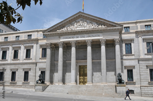 Edificio del Congreso de los Diputados en el centro histórico de la ciudad de Madrid, capital de España
