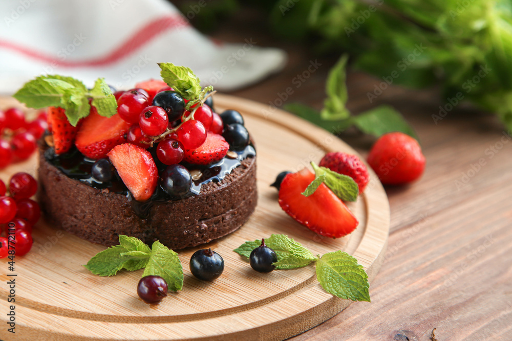 Chocolate tart with berries and mint Chocolate tart with berries and mint