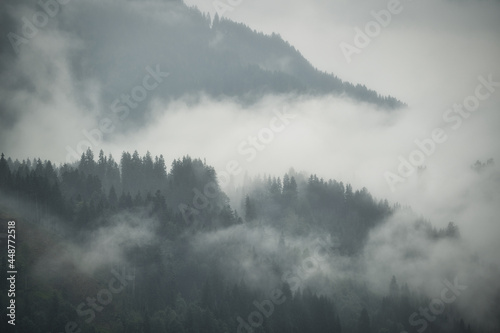 fog in the mountains © Hanjin
