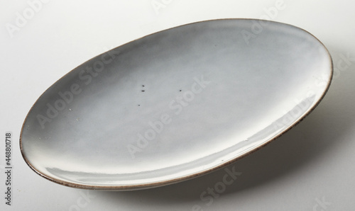 Long oval plate with shiny enamel