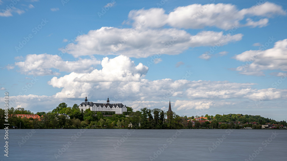 Naklejka premium Plöner Schloss am Plöner See in Plön in der Holsteinischen Schweiz