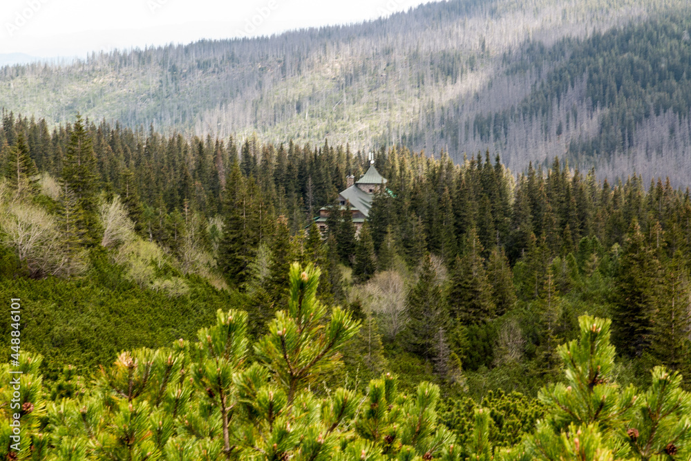 Fototapeta premium Hala Gasienicowa with a visible mountain shelter