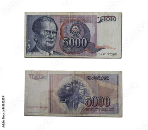 Foto Closeup shot of late Yugoslavian dinar banknote of 5000 dinars