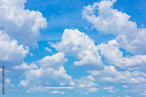 爽やかな青い空と雲・夏の空