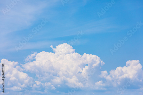 爽やかな青い空と雲・夏の空