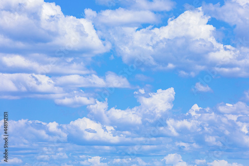 爽やかな青い空と雲・夏の空