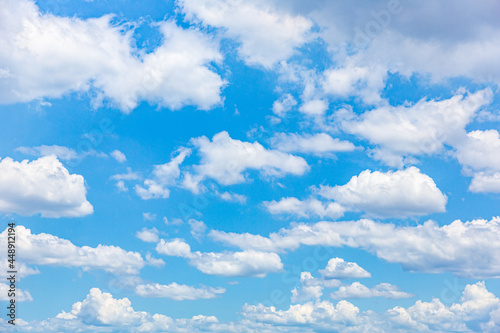 爽やかな青い空と雲・夏の空