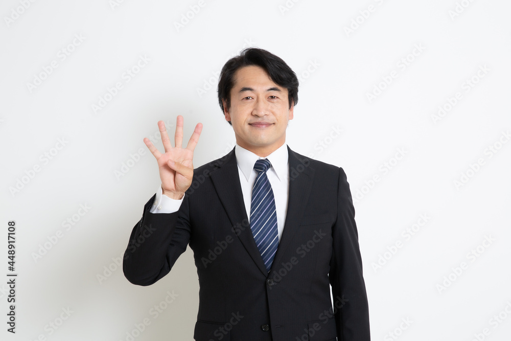 中年のサラリーマン日本人男性 中年のサラリーマン日本人男性