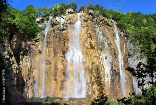 Gro  er Wasserfall im  Nationalpark Plitvicer Seen  Kroatien  Europa 