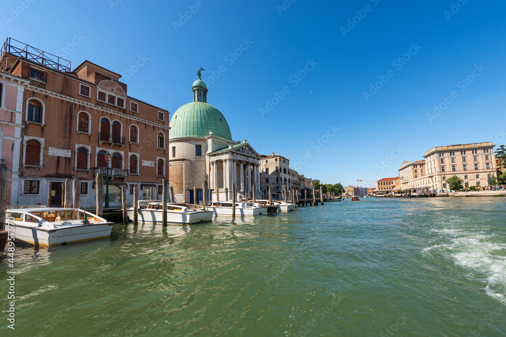 Venice, Canal Grande (Grand Canal) and the Church of San Simeon Piccolo or Santi Simeone e Giuda in Neoclassical style, 1718-1738, Venetian lagoon, UNESCO world heritage site, Veneto, Italy, Europe.