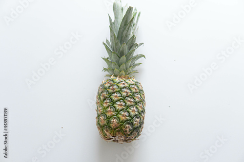 Obraz na płótnie Fresh ripe pineapple fruit, pineapple fruit slices isolated. Juicy fruit design elements composition with focus stacking, white background. Tasty raw whole tropical fruit, healthy nutrition concept
w salonie