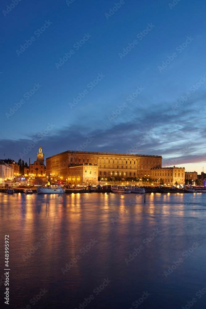 Obraz premium The Royal Palace at blue hour, Stockholm, Sweden