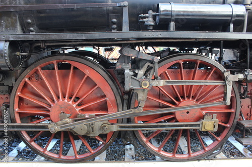 Obraz na plátne Detail of two wheels of a steam locomotive in Bologna Centrale station