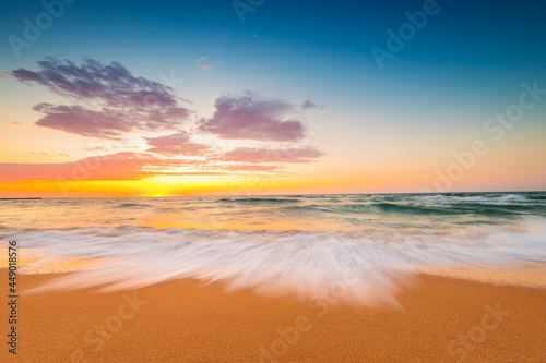 Fototapeta Naklejka Na Ścianę i Meble -  Beautiful cloudscape over the sea, sunrise over ocean waves and beach