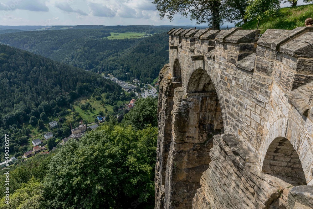 Aussicht über das Polenztal über die Sächsische Schweiz von Burg Hohnstein