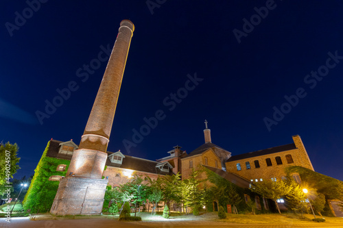 煙突広場より見るサッポロビール博物館夜景