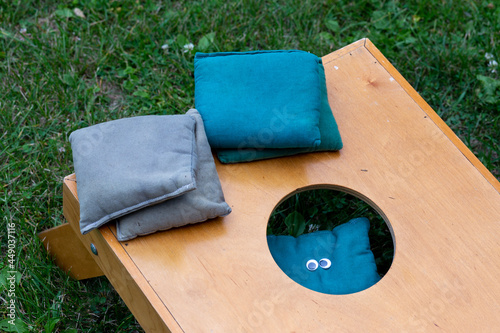 Corn hole or bean bag toss game board and bags with a fun and silly face Fototapet