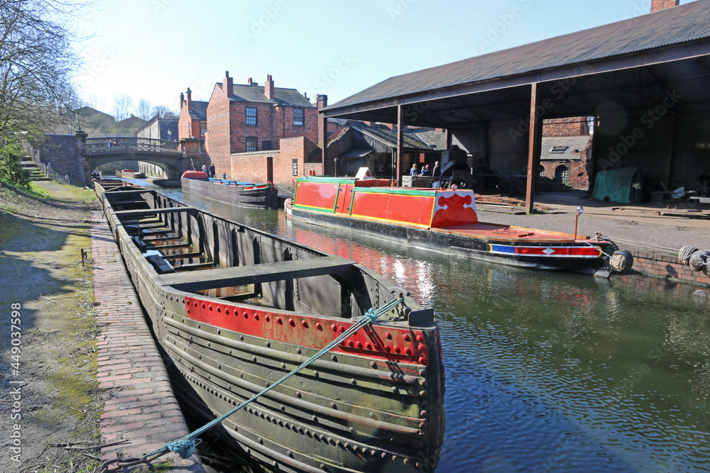 Narrow boats on the Dudley Canal Narrow boats on the Dudley Canal