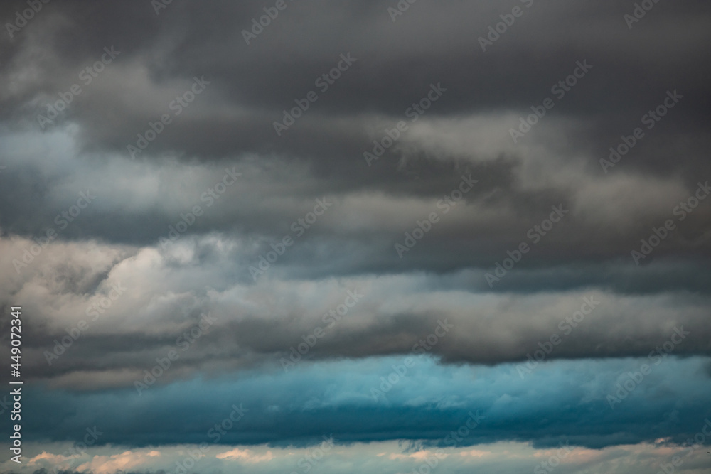 Menacing thunderclouds tightened the heavenly void Menacing thunderclouds tightened the heavenly void